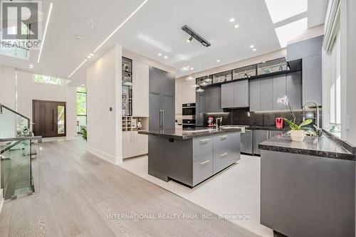 564 Stonecliffe Road, Oakville, ON - Indoor Photo Showing Kitchen