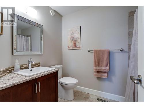 3474 Pine Valley Drive, Kelowna, BC - Indoor Photo Showing Bathroom