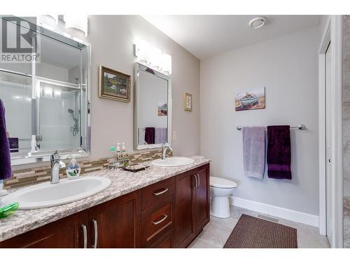 3474 Pine Valley Drive, Kelowna, BC - Indoor Photo Showing Bathroom