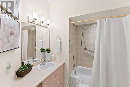 1107 Baker Street, Peterborough (Northcrest), ON - Indoor Photo Showing Bathroom