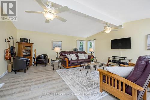 111016 11Th Line, East Garafraxa, ON - Indoor Photo Showing Living Room