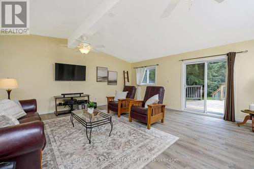 111016 11Th Line, East Garafraxa, ON - Indoor Photo Showing Living Room