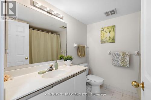 1805 - 215 Wynford Drive, Toronto, ON - Indoor Photo Showing Bathroom