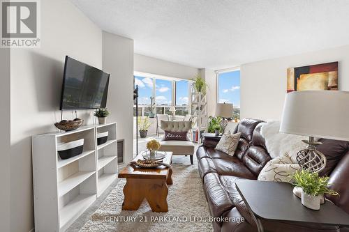 1805 - 215 Wynford Drive, Toronto, ON - Indoor Photo Showing Living Room