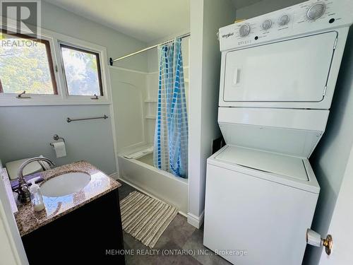 1 Catering Road, Georgina, ON - Indoor Photo Showing Laundry Room