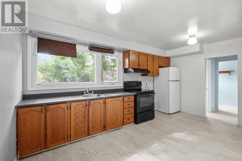 2384 Maryvale Court, Burlington, ON - Indoor Photo Showing Kitchen