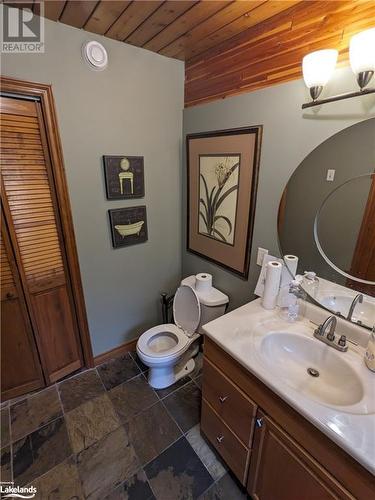 2039 Beaver Dam Road Road, Coldwater, ON - Indoor Photo Showing Bathroom