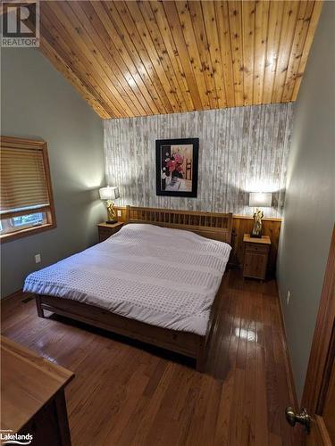 Bed 1 - 2039 Beaver Dam Road Road, Coldwater, ON - Indoor Photo Showing Bedroom