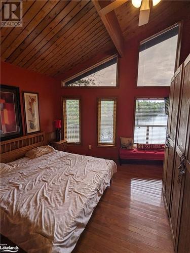 2039 Beaver Dam Road Road, Coldwater, ON - Indoor Photo Showing Bedroom