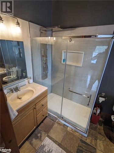 2039 Beaver Dam Road Road, Coldwater, ON - Indoor Photo Showing Bathroom