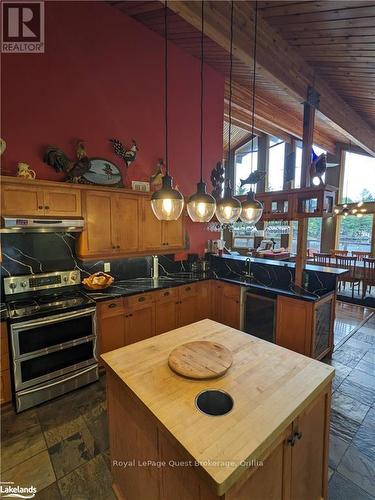 2039 Beaver Dam Road Road, Severn, ON - Indoor Photo Showing Kitchen With Double Sink