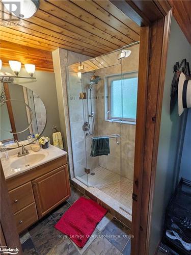 2039 Beaver Dam Road Road, Severn, ON - Indoor Photo Showing Bathroom