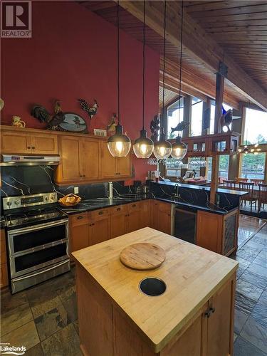 2039 Beaver Dam Road Road, Coldwater, ON - Indoor Photo Showing Kitchen With Double Sink