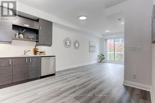 310 - 8228 Birchmount Road, Markham, ON - Indoor Photo Showing Kitchen