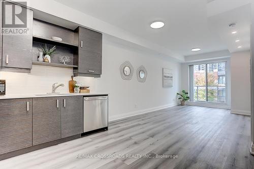 310 - 8228 Birchmount Road, Markham, ON - Indoor Photo Showing Kitchen