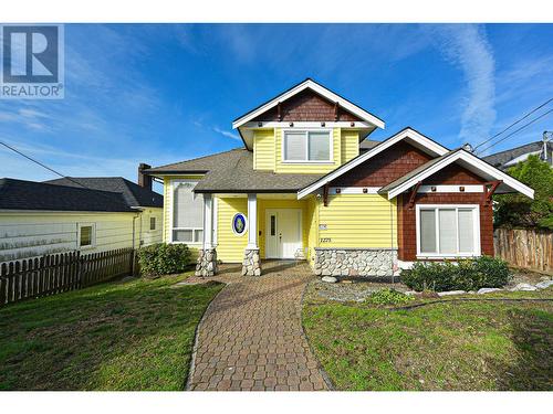 Upper Unit 1275 20Th Street, West Vancouver, BC - Outdoor