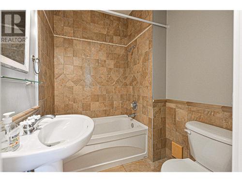 Upper Unit 1275 20Th Street, West Vancouver, BC - Indoor Photo Showing Bathroom