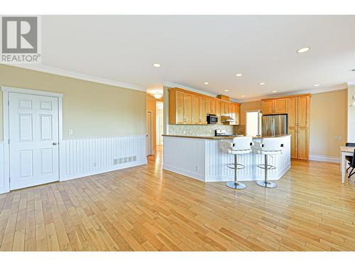 Upper Unit 1275 20Th Street, West Vancouver, BC - Indoor Photo Showing Kitchen