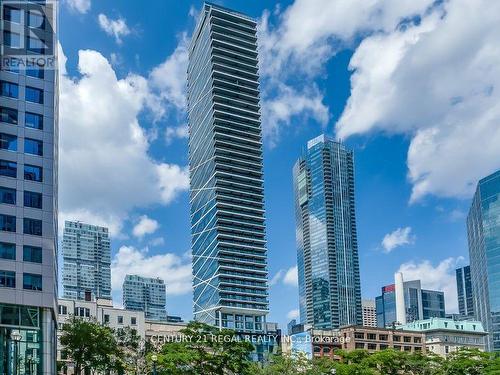 403 - 224 King Street W, Toronto, ON - Outdoor With Facade