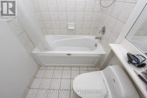 3205 - 35 Kingsbridge Garden Circle, Mississauga, ON - Indoor Photo Showing Bathroom