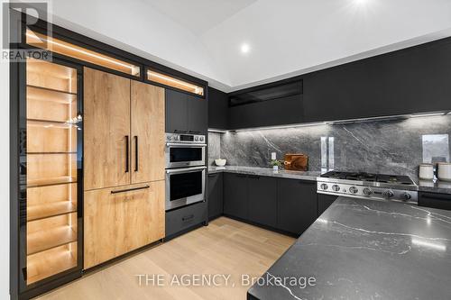 34 Burton Grove, King, ON - Indoor Photo Showing Kitchen