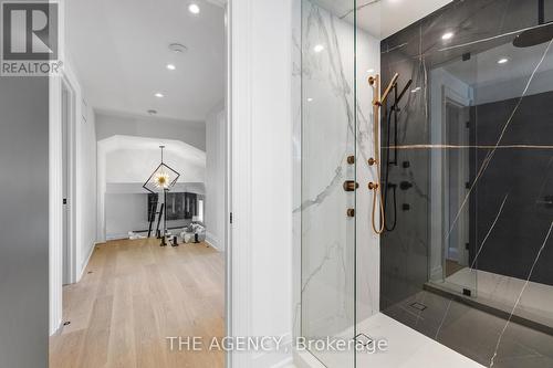 34 Burton Grove, King, ON - Indoor Photo Showing Bathroom