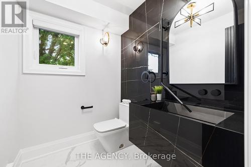 34 Burton Grove, King, ON - Indoor Photo Showing Bathroom