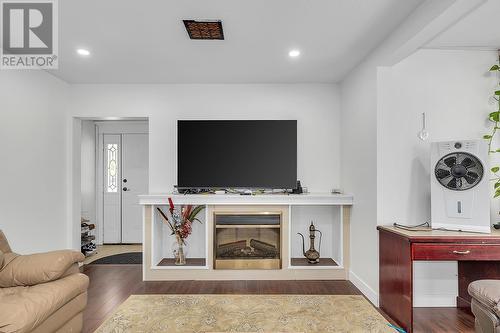 5463 Sumac Street, Oliver, BC - Indoor Photo Showing Living Room With Fireplace