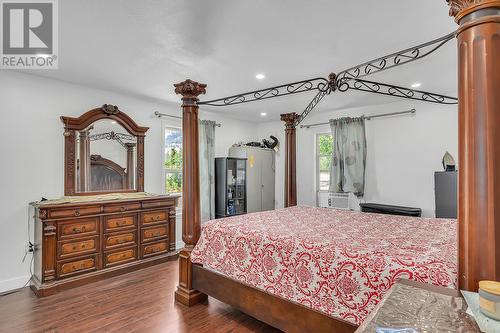 5463 Sumac Street, Oliver, BC - Indoor Photo Showing Bedroom