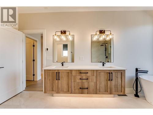 1007 Mt. Burnham Road, Vernon, BC - Indoor Photo Showing Bathroom