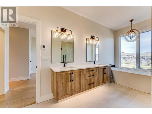 1007 Mt. Burnham Road, Vernon, BC - Indoor Photo Showing Bathroom