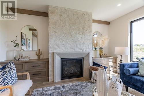 29 Spruce Crescent, North Middlesex (Parkhill), ON - Indoor Photo Showing Living Room With Fireplace