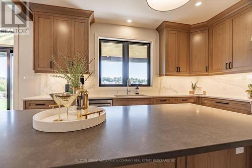 29 Spruce Crescent, North Middlesex (Parkhill), ON - Indoor Photo Showing Kitchen