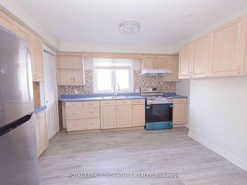 1968 Guild Rd, Pickering, ON - Indoor Photo Showing Kitchen With Double Sink