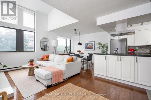 A-0504 - 1555 Avenue Road, Toronto, ON - Indoor Photo Showing Living Room