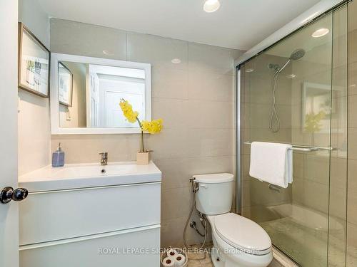 1107-4470 Tucana Crt, Mississauga, ON - Indoor Photo Showing Bathroom