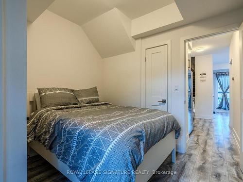 218-6065 Mcleod Rd, Niagara Falls, ON - Indoor Photo Showing Bedroom