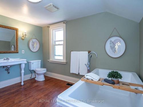 22 Mill St E, East Luther Grand Valley, ON - Indoor Photo Showing Bathroom