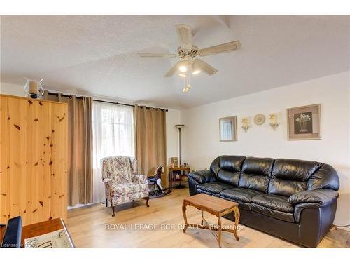 227 Carrol St, Wellington North, ON - Indoor Photo Showing Living Room