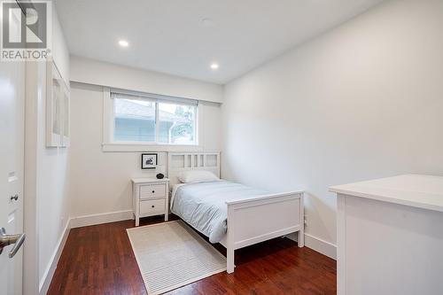 1096 Viney Road, North Vancouver, BC - Indoor Photo Showing Bedroom