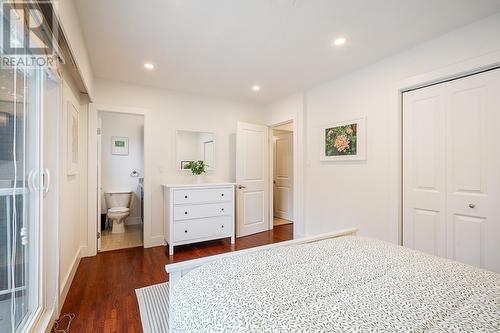 1096 Viney Road, North Vancouver, BC - Indoor Photo Showing Bedroom