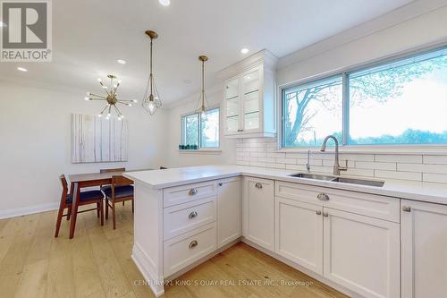 4 Honeybourne Crescent, Markham, ON - Indoor Photo Showing Kitchen With Double Sink With Upgraded Kitchen