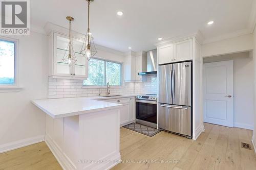 4 Honeybourne Crescent, Markham, ON - Indoor Photo Showing Kitchen With Upgraded Kitchen