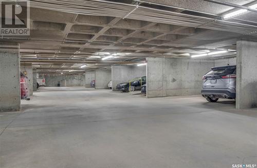 1403 430 5Th Avenue N, Saskatoon, SK - Indoor Photo Showing Garage