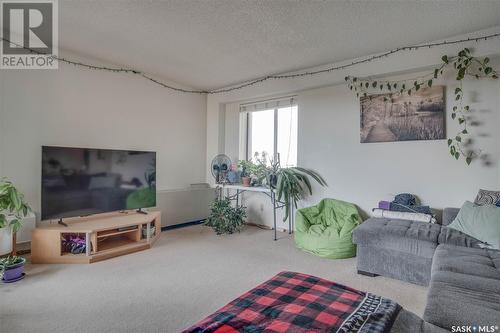 1403 430 5Th Avenue N, Saskatoon, SK - Indoor Photo Showing Living Room