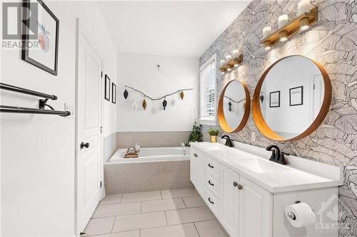 647 Brookwood Circle, Ottawa, ON - Indoor Photo Showing Bathroom