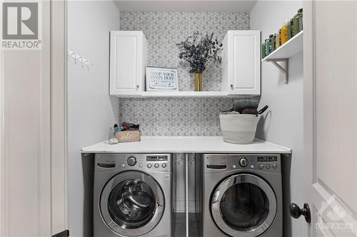 647 Brookwood Circle, Ottawa, ON - Indoor Photo Showing Laundry Room