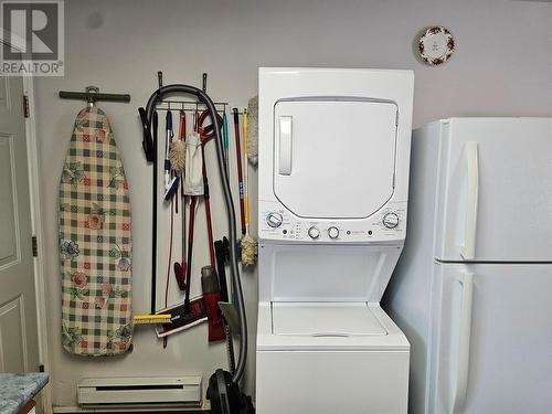 724 6Th Avenue, Keremeos, BC - Indoor Photo Showing Laundry Room