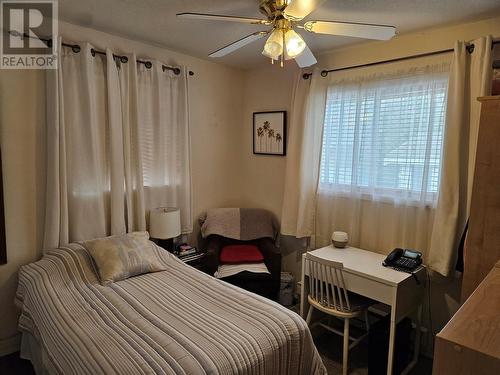 724 6Th Avenue, Keremeos, BC - Indoor Photo Showing Bedroom