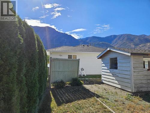 724 6Th Avenue, Keremeos, BC - Outdoor